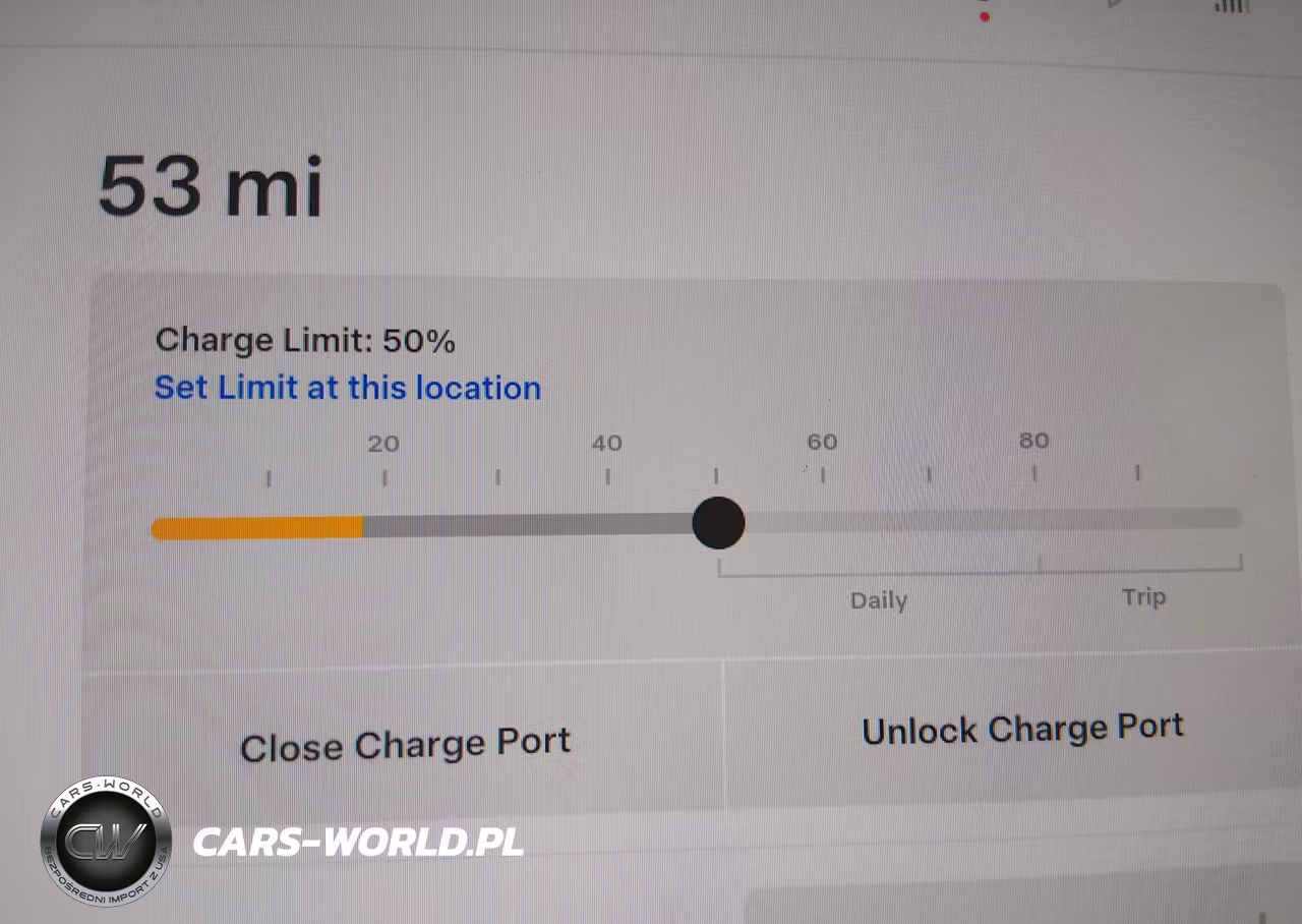 2023 Tesla Model Y VIN:7SAYGAEE0PF971670 - 18