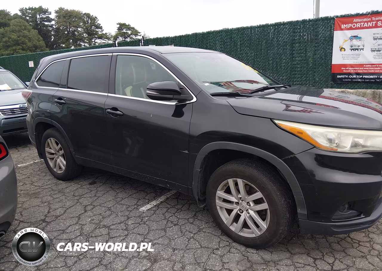 2015 Toyota Highlander Le V6 VIN:5TDBKRFH0FS077980 - 13