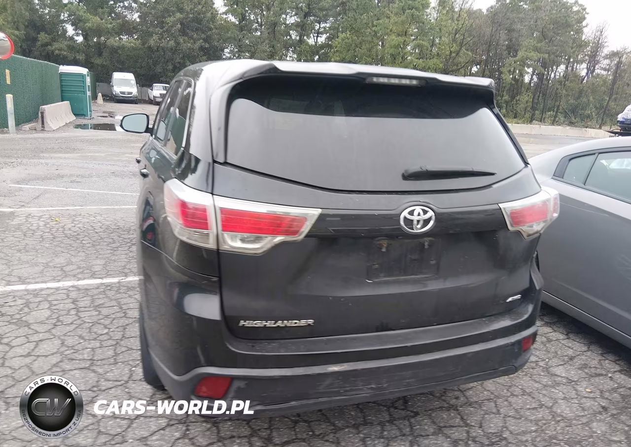 2015 Toyota Highlander Le V6 VIN:5TDBKRFH0FS077980 - 16