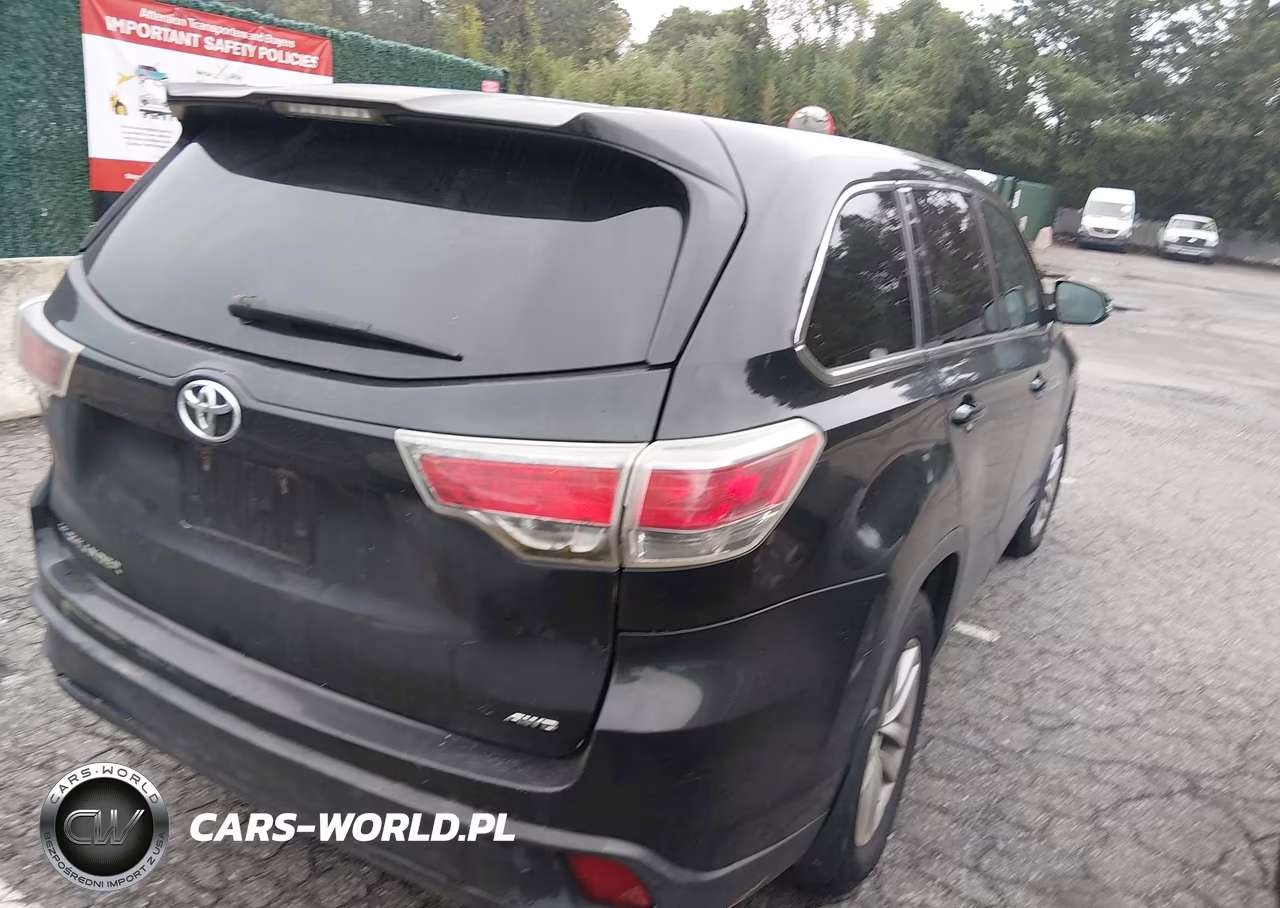 2015 Toyota Highlander Le V6 VIN:5TDBKRFH0FS077980 - 4