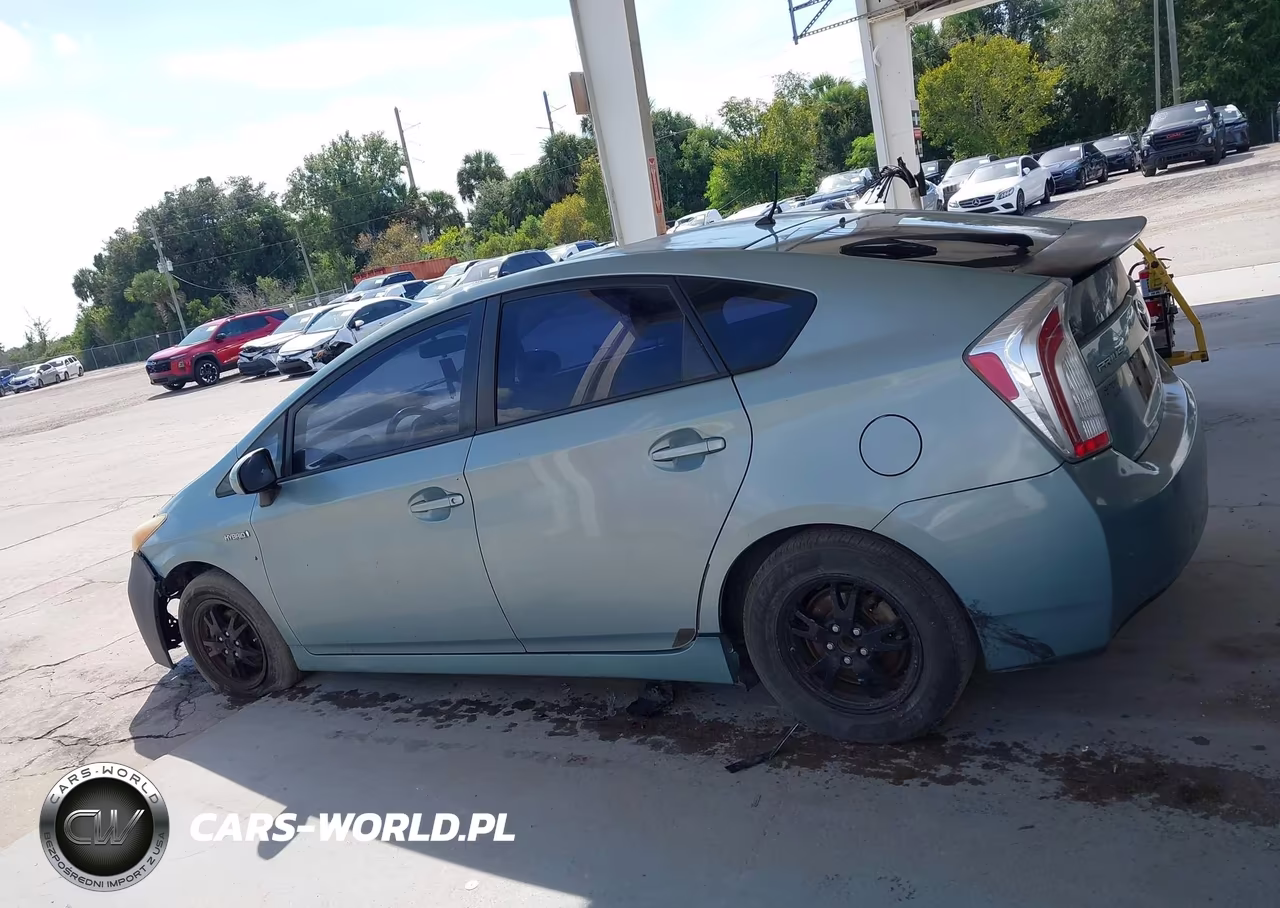2013 Toyota Prius Two VIN:JTDKN3DU6D1724686 - 14