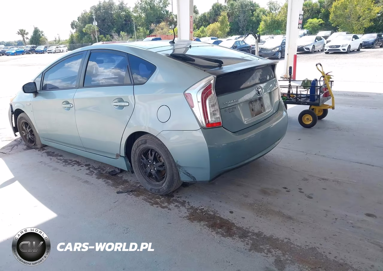 2013 Toyota Prius Two VIN:JTDKN3DU6D1724686 - 3