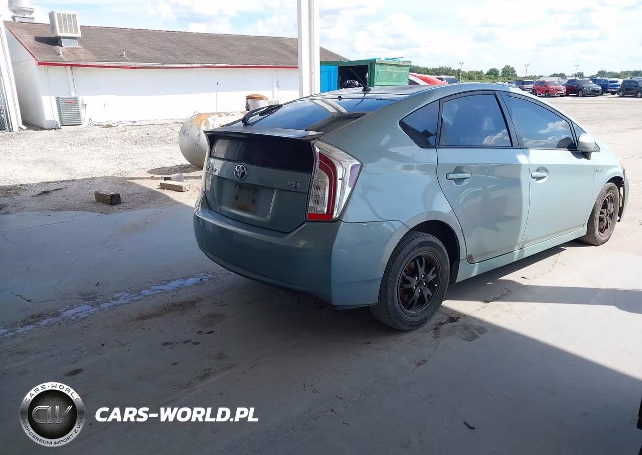 2013 Toyota Prius Two VIN:JTDKN3DU6D1724686 - 4