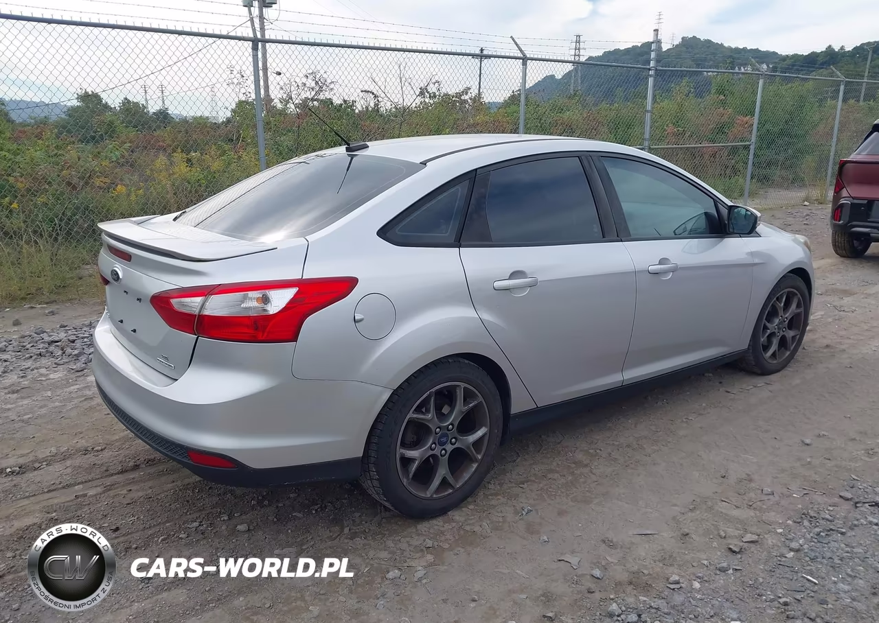 2014 Ford Focus Se VIN:1FADP3F24EL212094 - 4