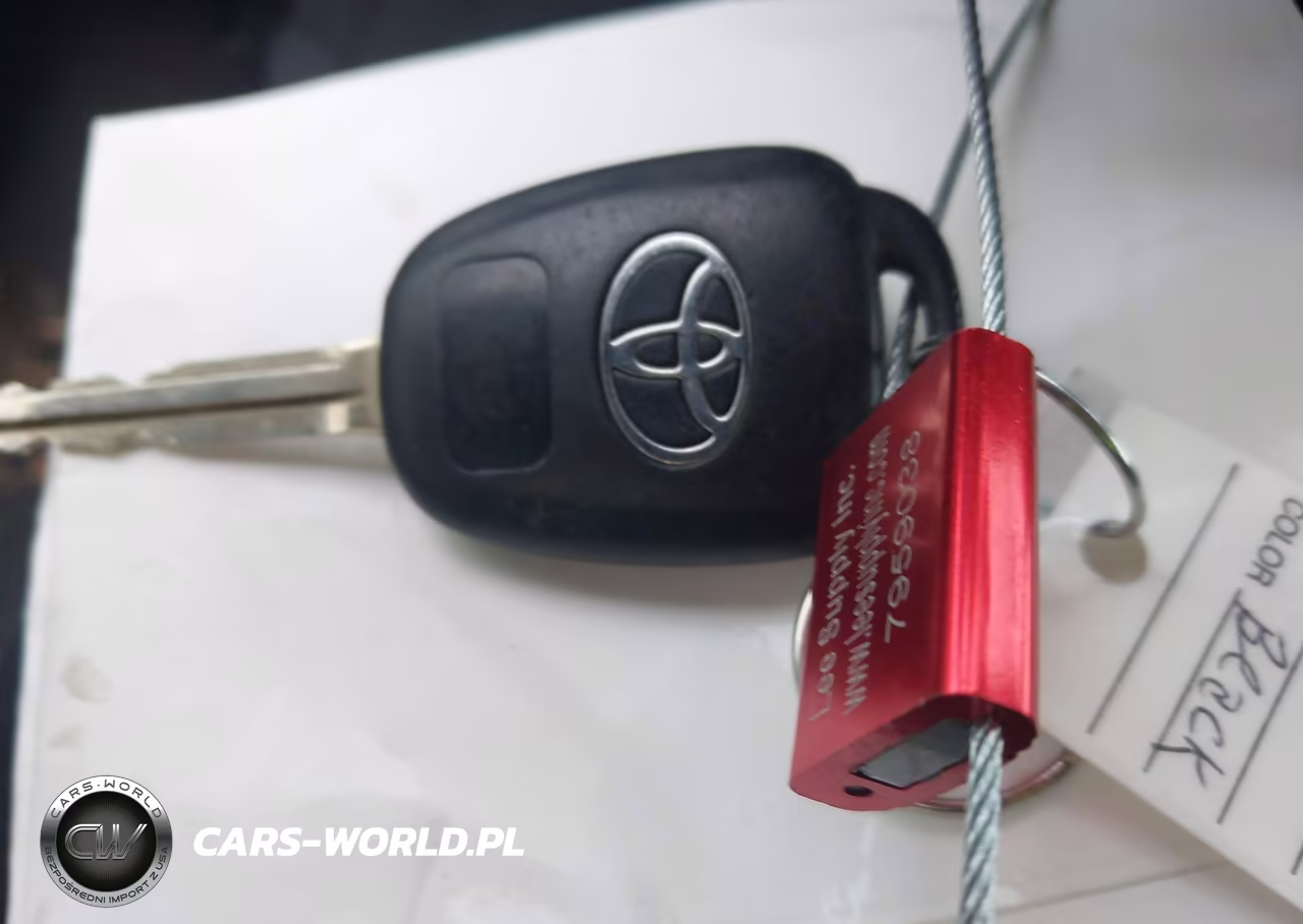 2013 Toyota Prius C Two VIN:JTDKDTB30D1536145 - 11