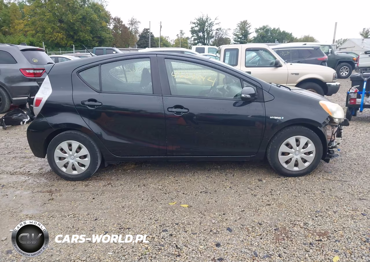 2013 Toyota Prius C Two VIN:JTDKDTB30D1536145 - 14