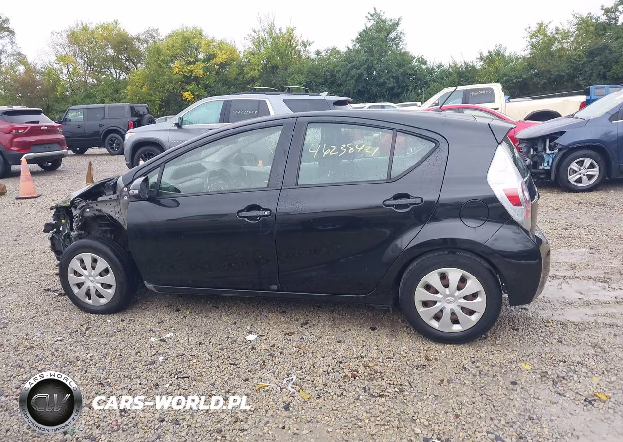 2013 Toyota Prius C Two VIN:JTDKDTB30D1536145 - 15