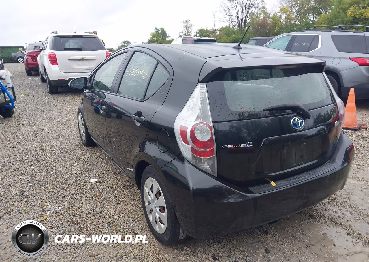 2013 Toyota Prius C Two VIN:JTDKDTB30D1536145 - 3