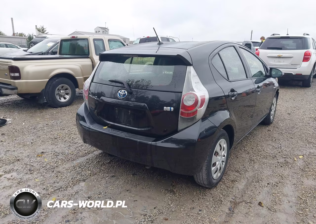 2013 Toyota Prius C Two VIN:JTDKDTB30D1536145 - 4