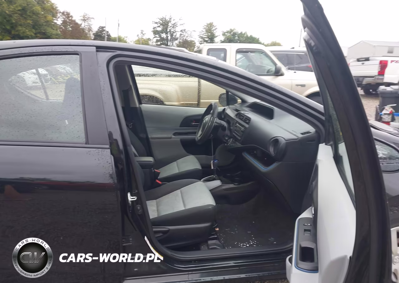2013 Toyota Prius C Two VIN:JTDKDTB30D1536145 - 5