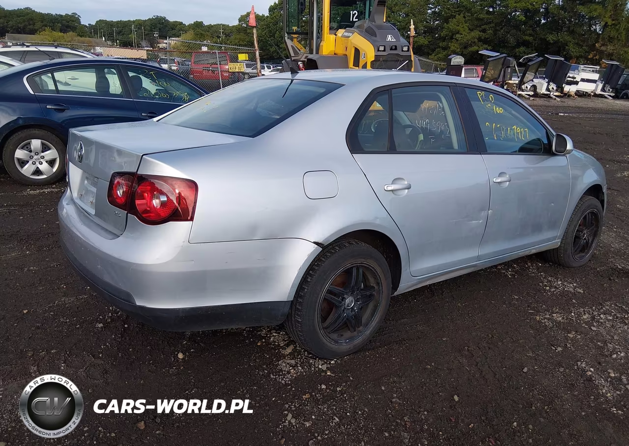 2010 Volkswagen Jetta S VIN:3VWJZ7AJ3AM071747 - 4
