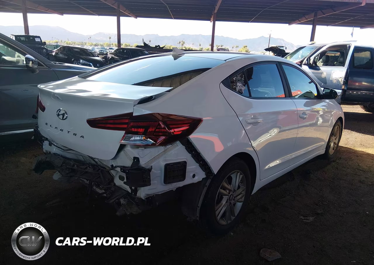 2019 Hyundai Elantra Sel VIN:5NPD84LFXKH424308 - 4