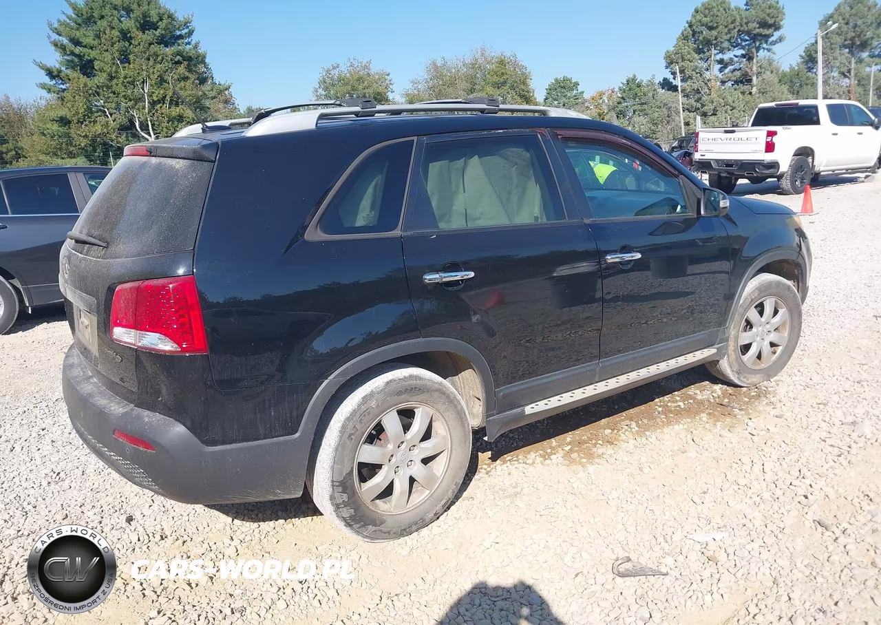 2011 Kia Sorento Lx VIN:5XYKT4A1XBG168904 - 4