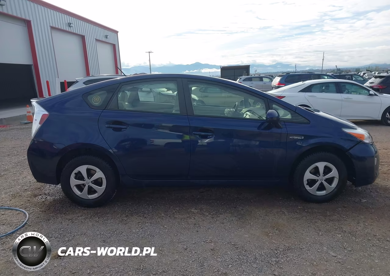 2015 Toyota Prius Two VIN:JTDKN3DU9F1900651 - 13