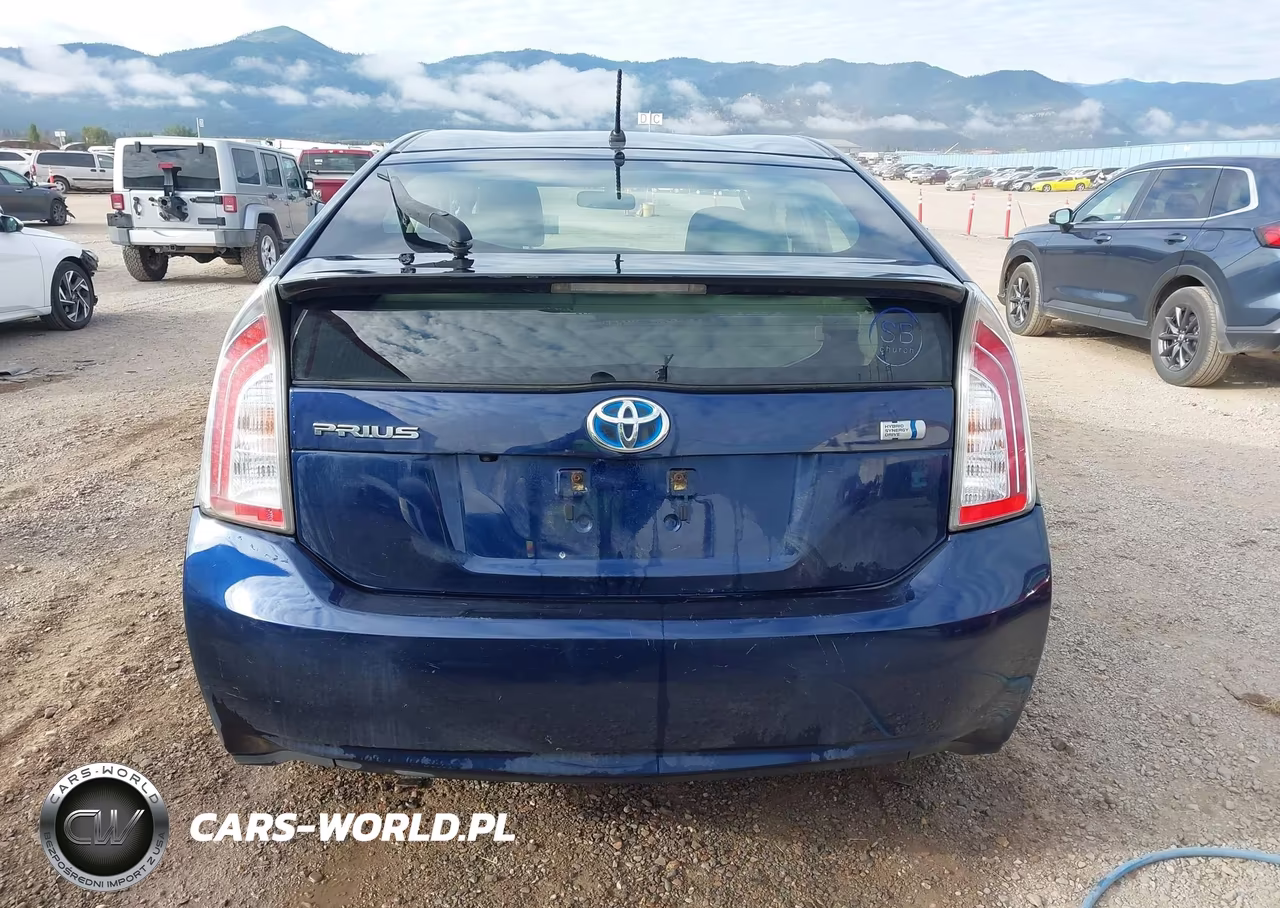 2015 Toyota Prius Two VIN:JTDKN3DU9F1900651 - 16