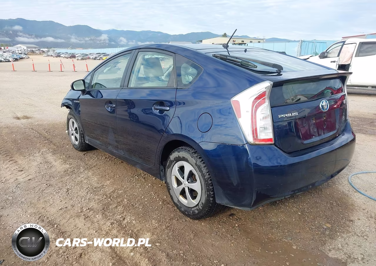 2015 Toyota Prius Two VIN:JTDKN3DU9F1900651 - 3