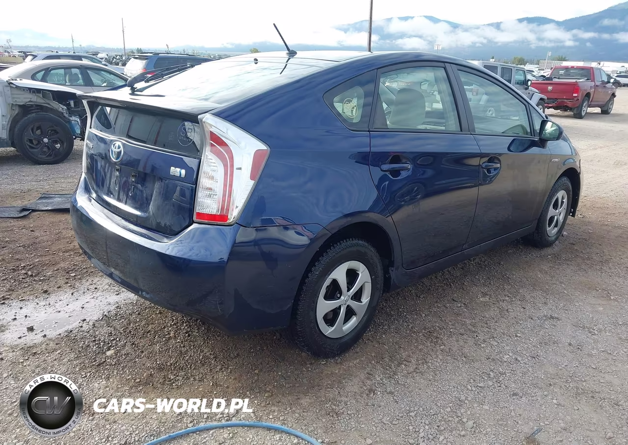 2015 Toyota Prius Two VIN:JTDKN3DU9F1900651 - 4