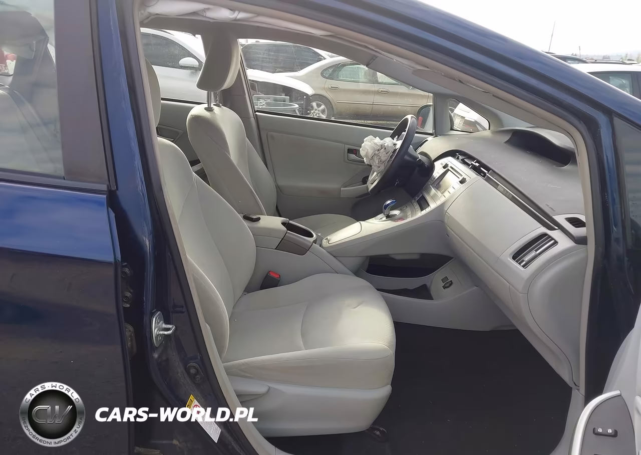 2015 Toyota Prius Two VIN:JTDKN3DU9F1900651 - 5