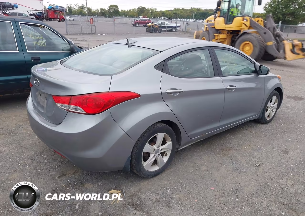 2013 Hyundai Elantra Gls VIN:KMHDH4AE2DU927989 - 4