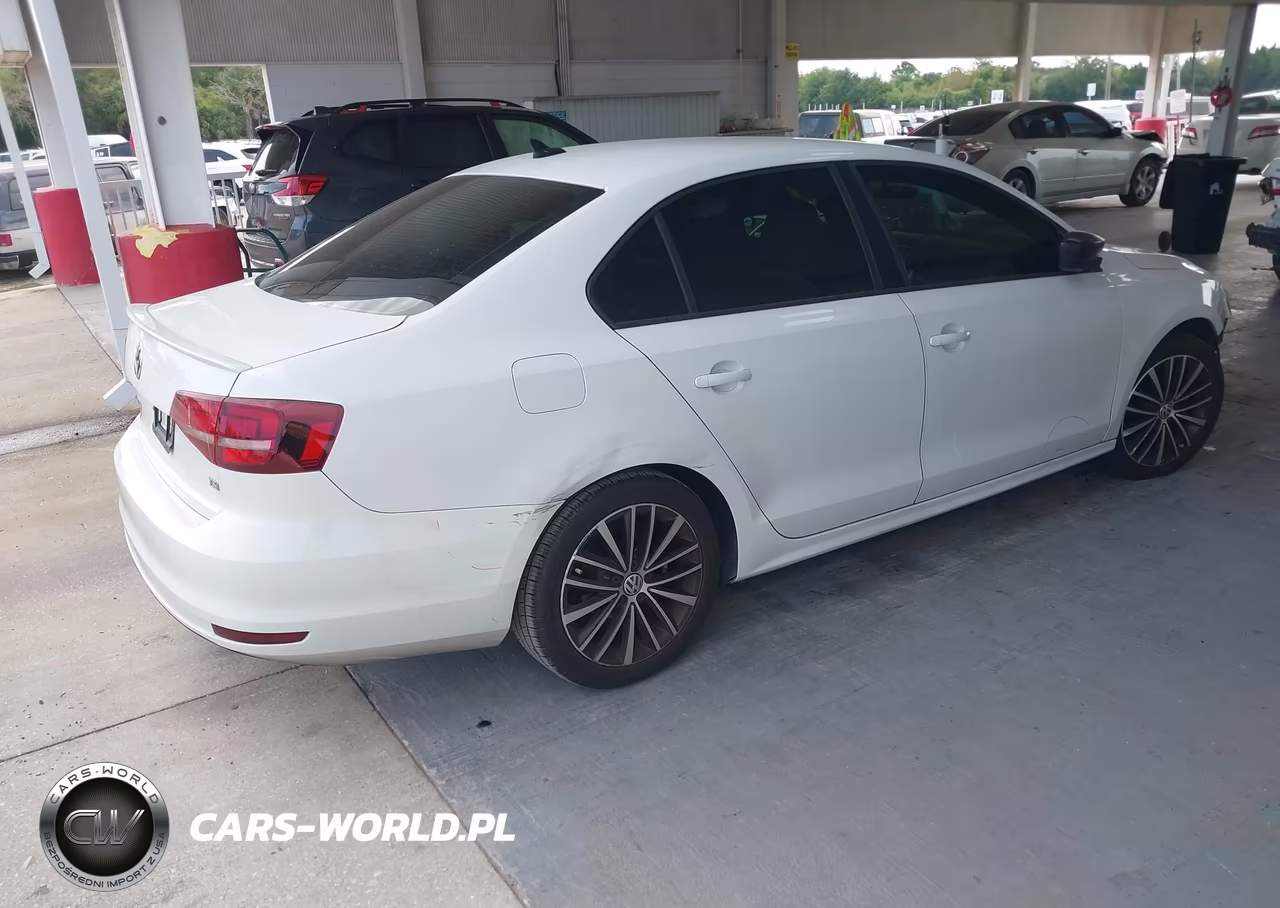 2016 Volkswagen Jetta 1.8T Sport VIN:3VWD17AJ5GM394811 - 4