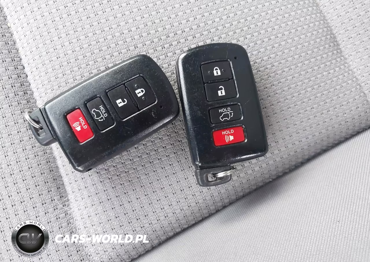2018 Toyota Rav4 Hybrid Xle VIN:JTMRJREVXJD223914 - 11