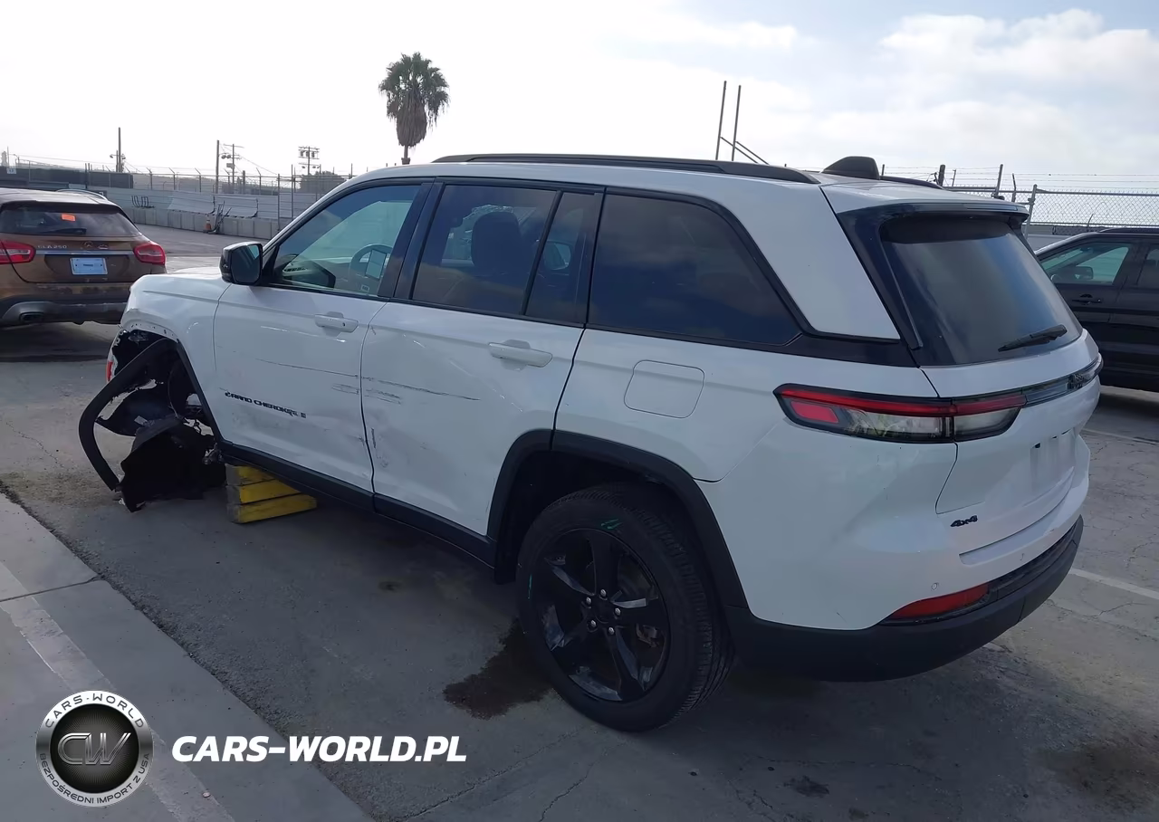 2024 Jeep Grand Cherokee Altitude X 4X4 VIN:1C4RJHAG7RC706179 - 3