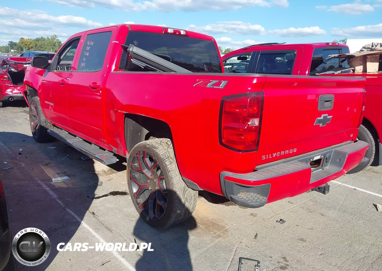 2018 Chevrolet Silverado 1500 2Lt VIN:3GCUKREC8JG527848 - 3