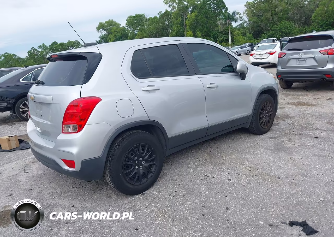 2018 Chevrolet Trax Ls VIN:3GNCJKSBXJL214543 - 4
