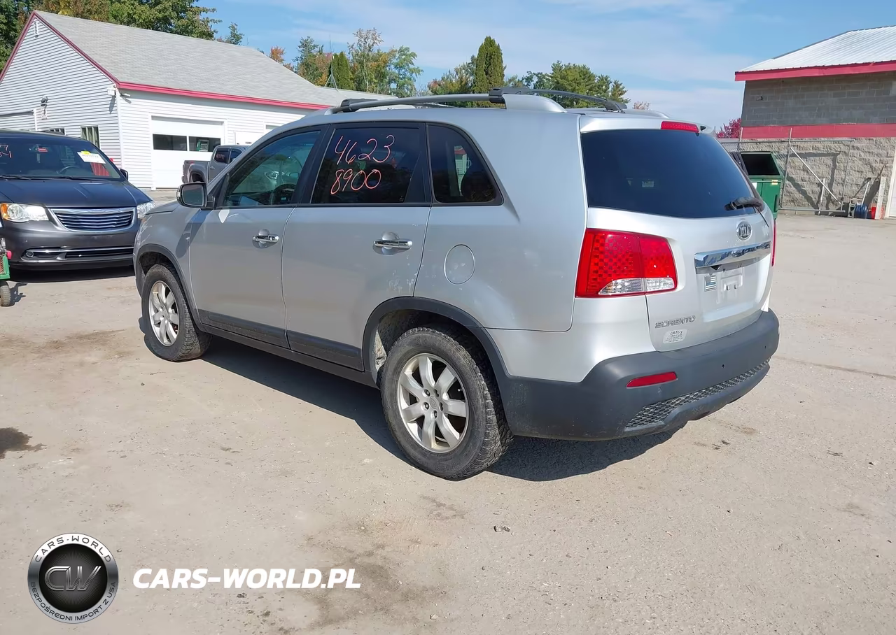 2011 Kia Sorento Lx VIN:5XYKT3A1XBG184885 - 3