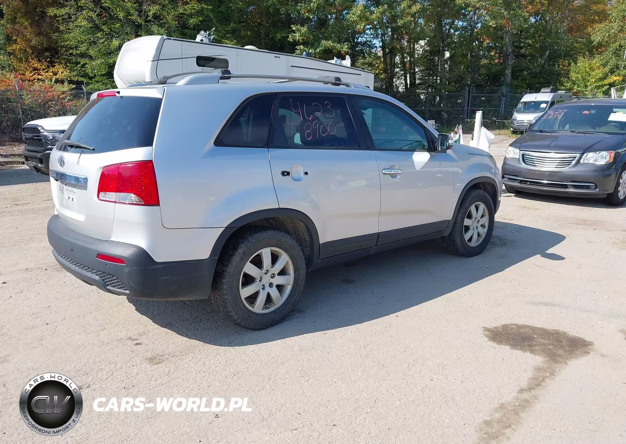 2011 Kia Sorento Lx VIN:5XYKT3A1XBG184885 - 4