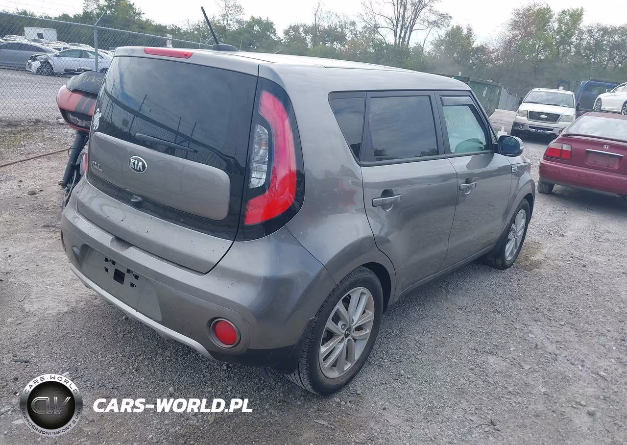 2018 Kia Soul + VIN:KNDJP3A56J7603992 - 4