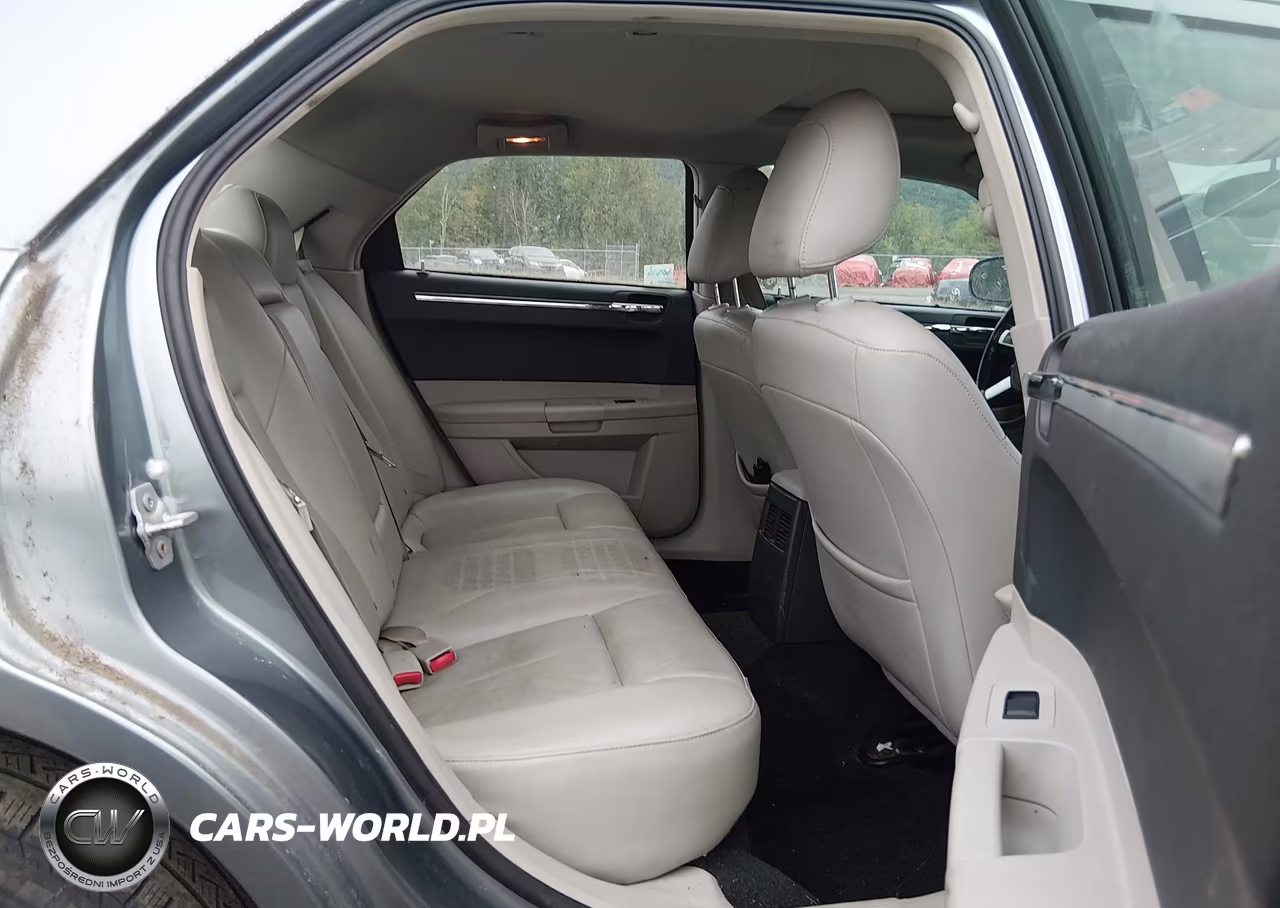 2007 Chrysler 300 Touring VIN:2C3KA53G07H897990 - 8