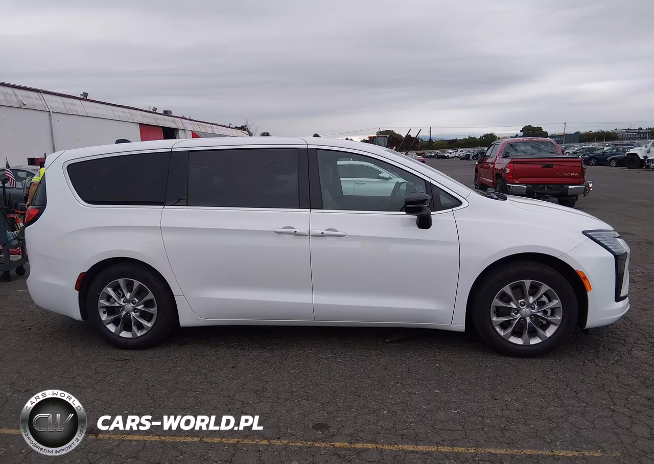 2027 Chrysler Pacifica VIN:2C4RC1GGXVR587313 - 14