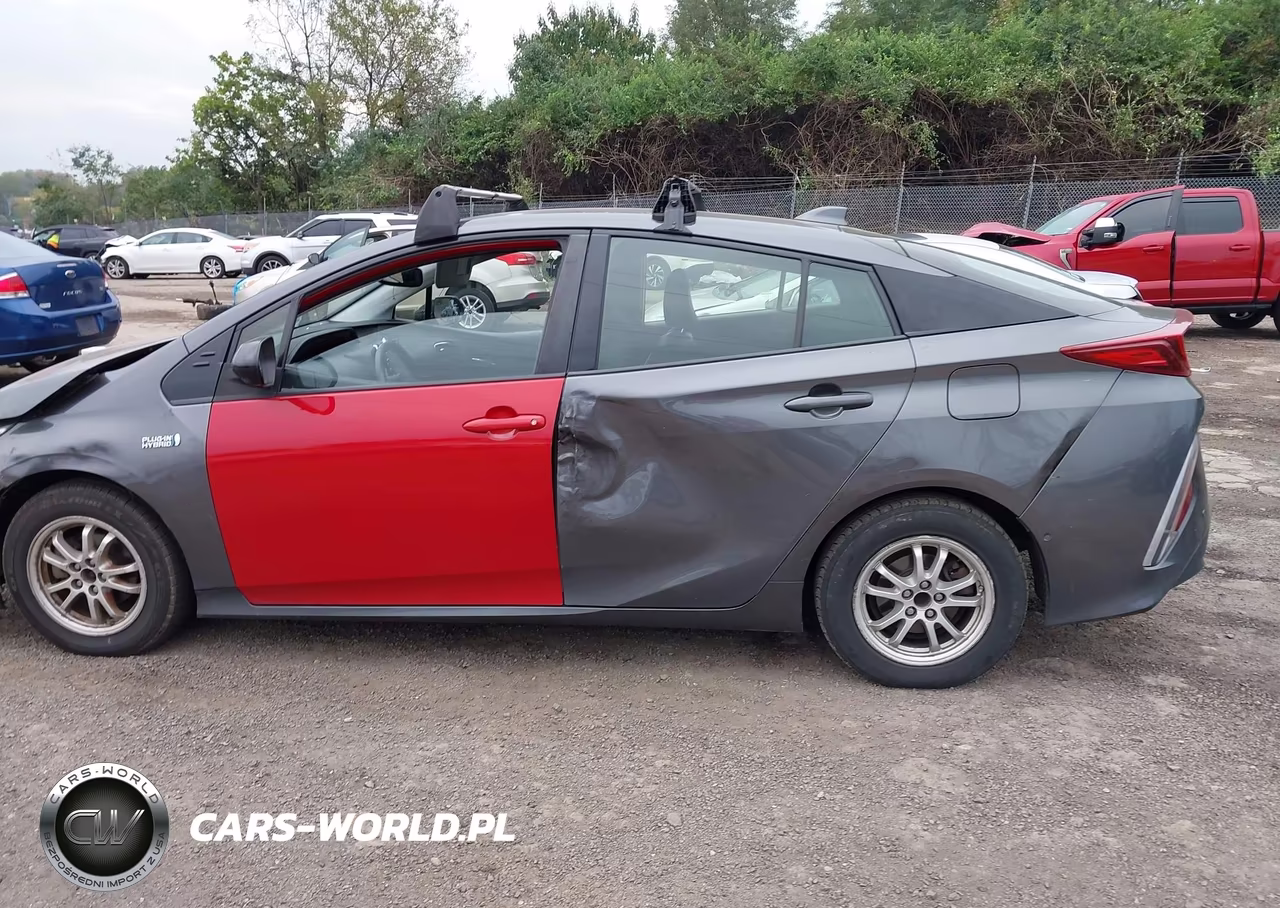 2018 Toyota Prius Prime Advanced VIN:JTDKARFP8J3079965 - 14
