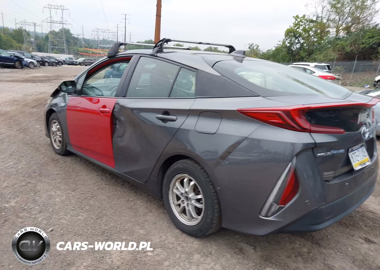 2018 Toyota Prius Prime Advanced VIN:JTDKARFP8J3079965 - 3