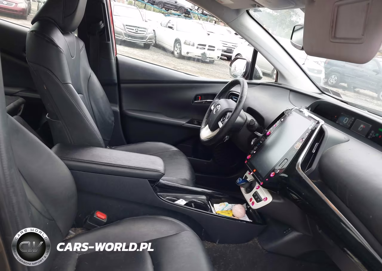 2018 Toyota Prius Prime Advanced VIN:JTDKARFP8J3079965 - 5