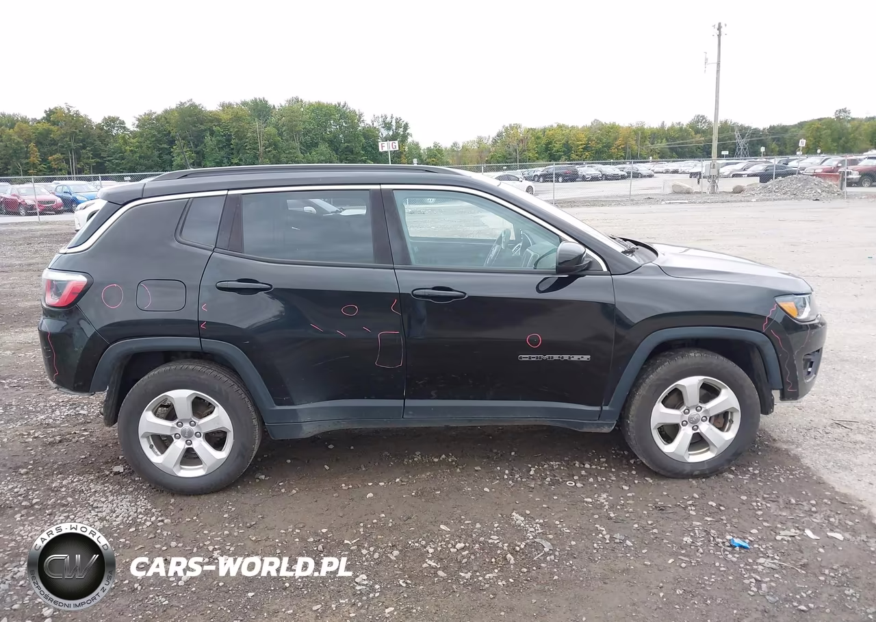 2018 Jeep Compass Latitude 4X4 VIN:3C4NJDBB0JT393768 - 13
