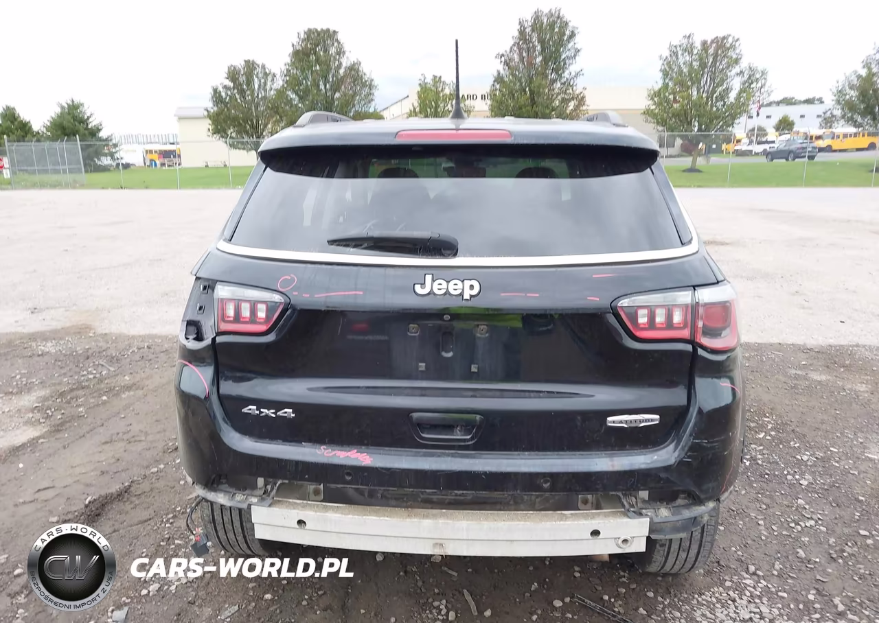 2018 Jeep Compass Latitude 4X4 VIN:3C4NJDBB0JT393768 - 16