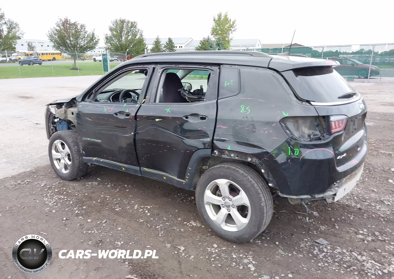 2018 Jeep Compass Latitude 4X4 VIN:3C4NJDBB0JT393768 - 3