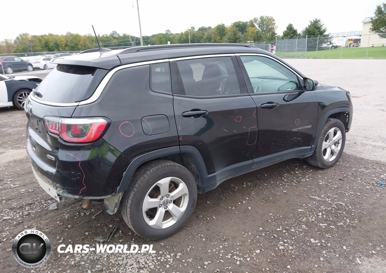 2018 Jeep Compass Latitude 4X4 VIN:3C4NJDBB0JT393768 - 4