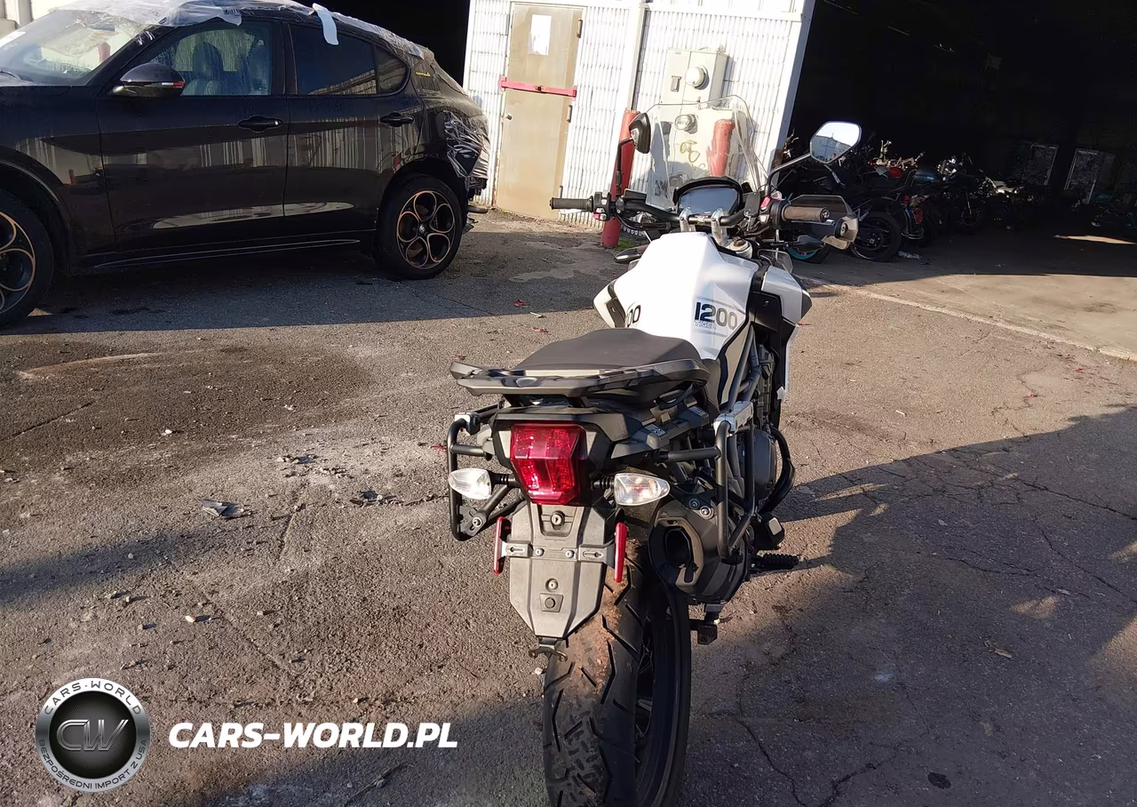 2018 Triumph Motorcycle Explorer Xcx VIN:SMTF43XB2JJ885631 - 4