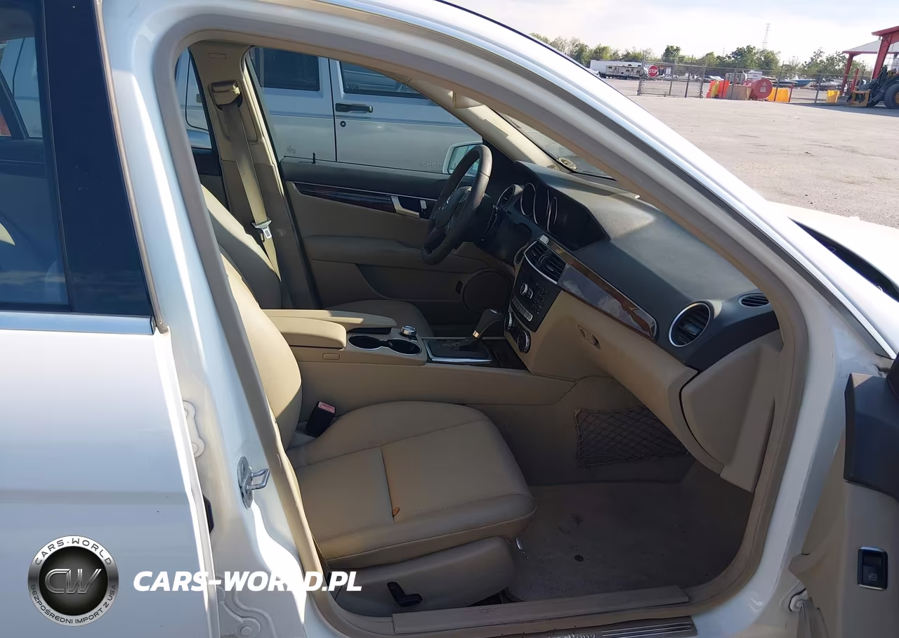 2013 Mercedes-Benz C 250 Luxury VIN:WDDGF4HB1DF995620 - 5