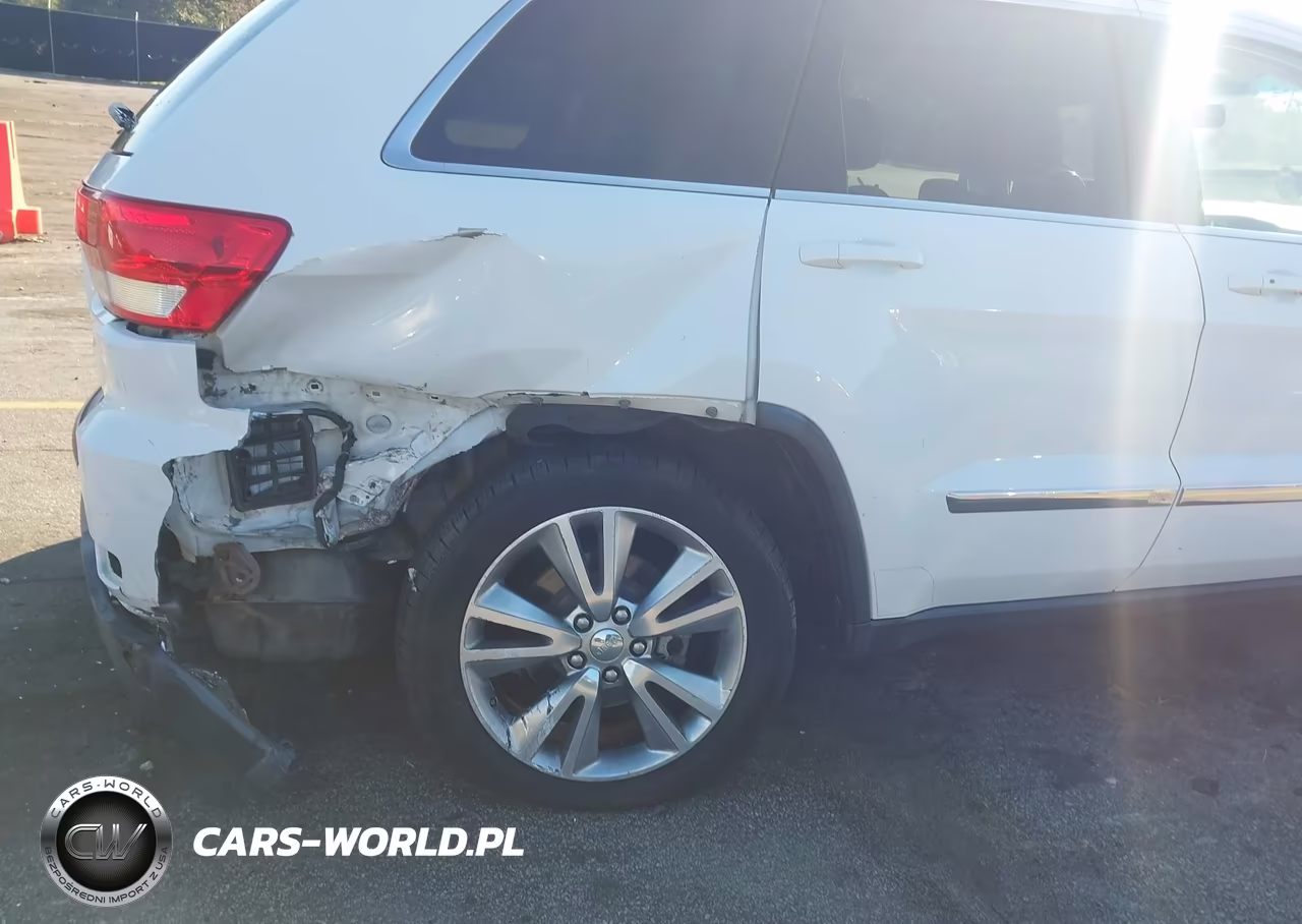 2013 Jeep Grand Cherokee Laredo VIN:1C4RJEAT0DC514171 - 6