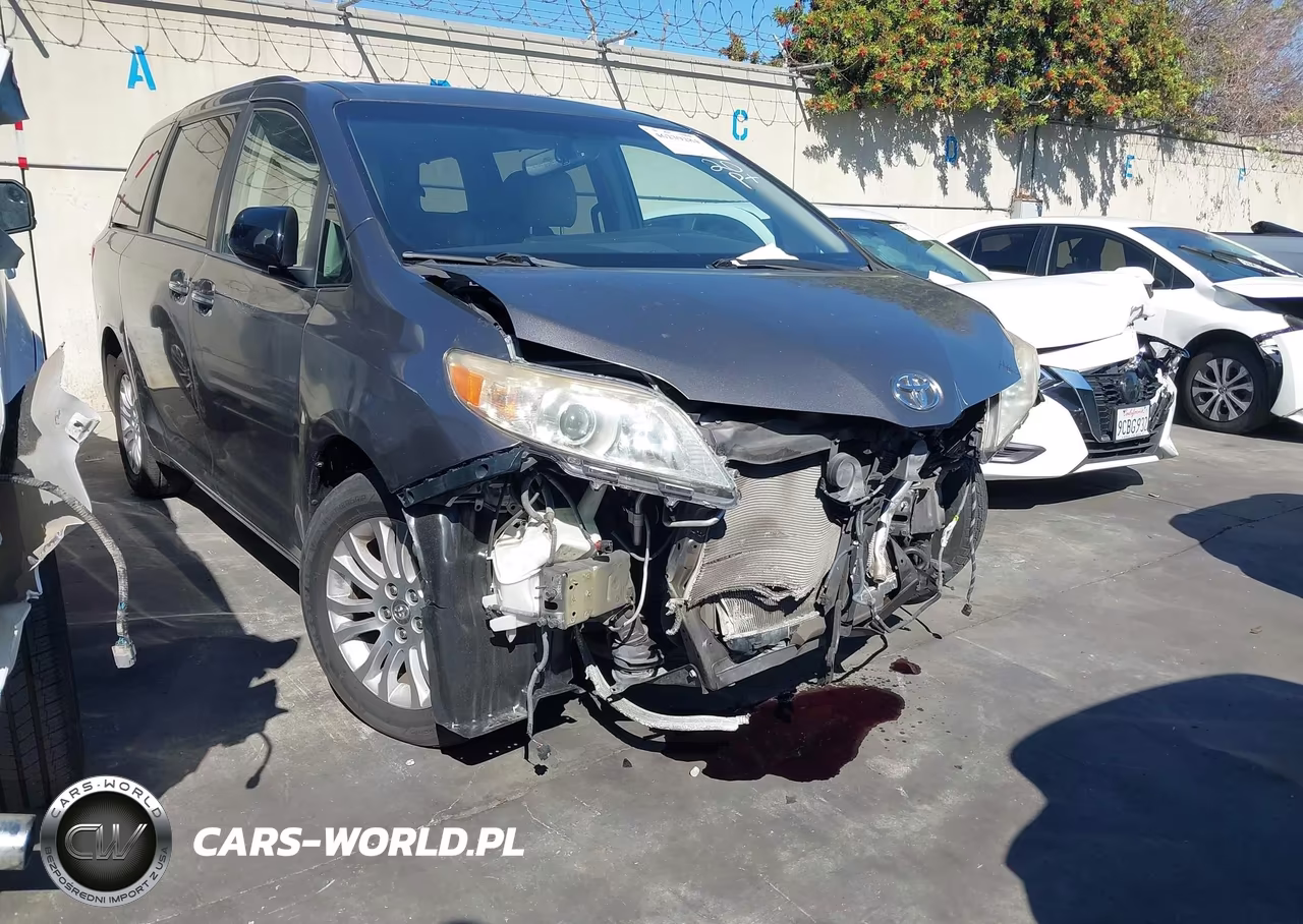 2017 Toyota Sienna Xle 8 Passenger