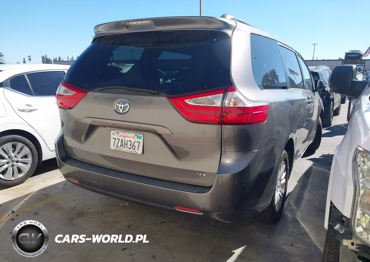 2017 Toyota Sienna Xle 8 Passenger VIN:5TDYZ3DC3HS848610 - 4