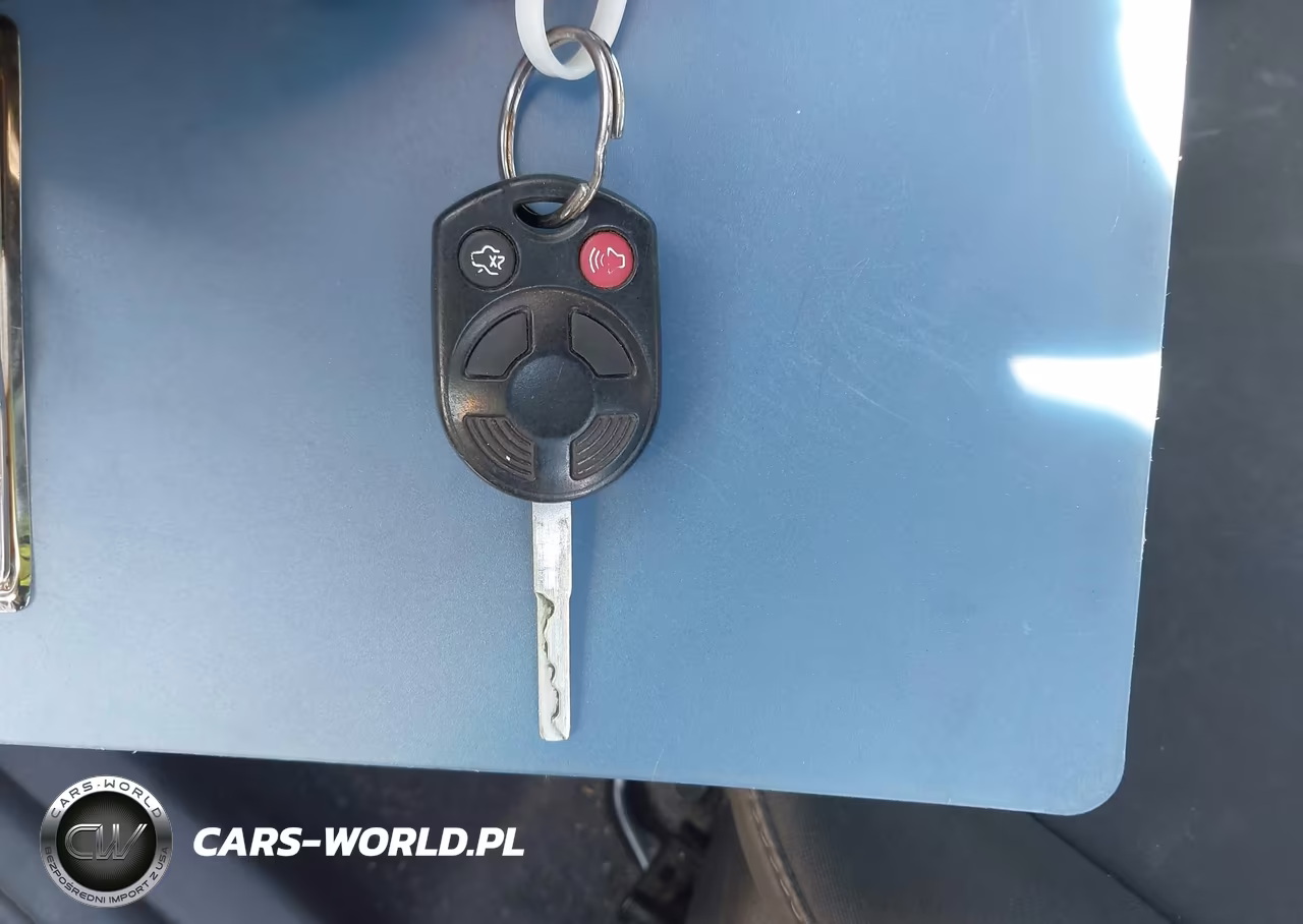 2018 Ford Focus S VIN:1FADP3E26JL323077 - 11