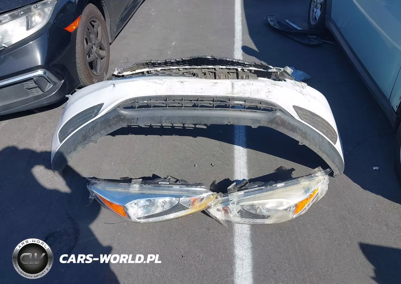 2018 Ford Focus S VIN:1FADP3E26JL323077 - 12