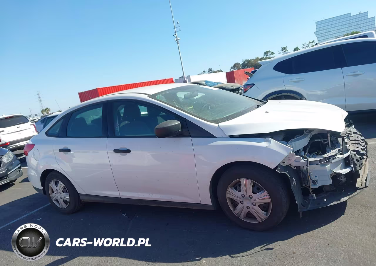 2018 Ford Focus S VIN:1FADP3E26JL323077 - 14