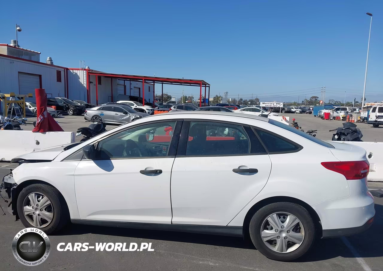 2018 Ford Focus S VIN:1FADP3E26JL323077 - 15