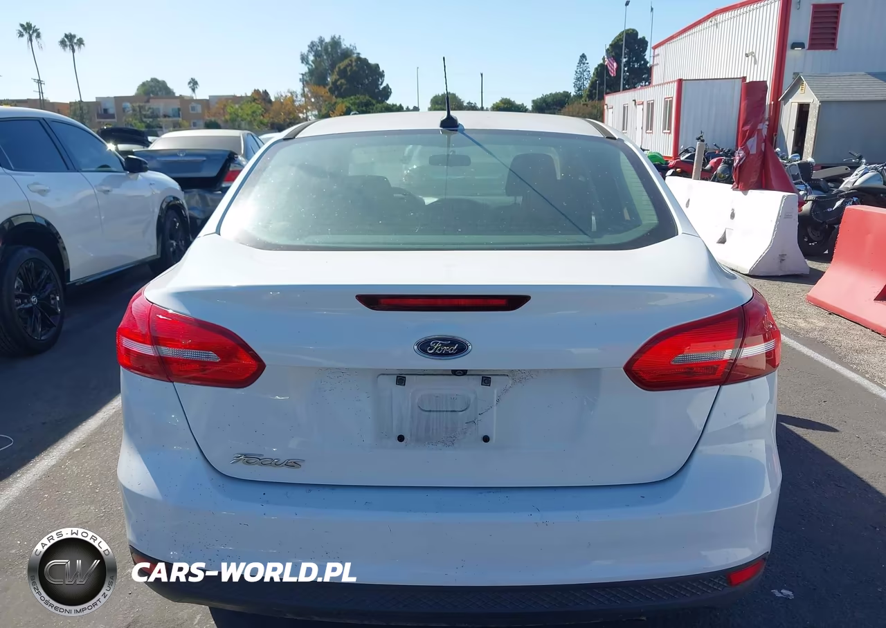2018 Ford Focus S VIN:1FADP3E26JL323077 - 17